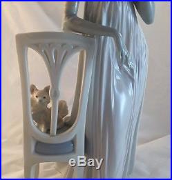 19 Huge Lladro Figurine #4719 Lady Empire Woman by Dog In Chair