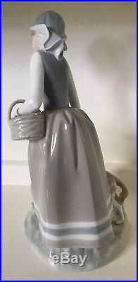 1975 LLADRO 12 Tall Statue Woman Lady with Dog and Basket Glazed Made in Spain