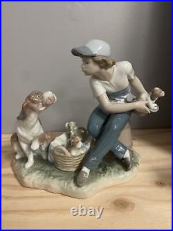 1985 Lladro Porcelain Figurine This One's Mine #5376 Boy with Dog & PuppiesRETIR