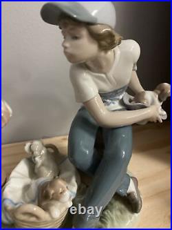 1985 Lladro Porcelain Figurine This One's Mine #5376 Boy with Dog & PuppiesRETIR