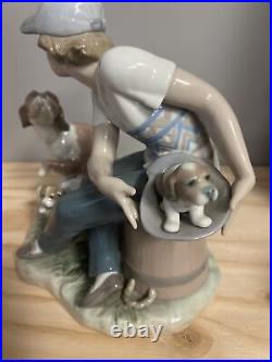 1985 Lladro Porcelain Figurine This One's Mine #5376 Boy with Dog & PuppiesRETIR