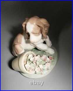 1998 LLADRO Figurine #7672 It Wasn't Me Collectors Society Dog withFlowers / box