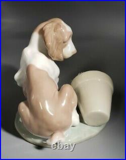 1998 LLADRO Figurine #7672 It Wasn't Me Collectors Society Dog withFlowers / box