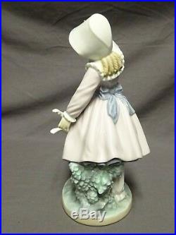 Attractive Lladro Spain Figure 5078 Teasing The Dog