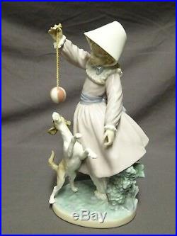 Attractive Lladro Spain Figure 5078 Teasing The Dog