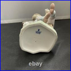 Beautiful Lladro 7621 Pick of the Litter Girl with Puppies On Doghouse