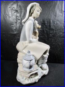 Beautiful Lladro Girl Sitting With Dog & Lantern Figurine Nice Piece