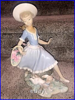 Beautiful Lladro figurine Girl with flower Basket and dog E-15E