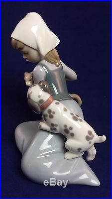Beautiful Rare Lladro Figurine 5640 Cat Nap Girl with cat and dog