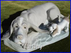 C. 1984's NAO BY LLADRO SPAIN PORCELAIN FIGURINE DOG & PUPPY COMPOSITION W 11.5