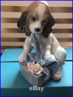 Can't Wait! Christmas Edition Dog Open Gift Figurine By Lladro Porcelain #8692
