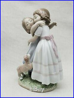 Cute Lladro Porcelain Figurine 8046 Give Me A Hug Girls Hugging & Dog Ret $550