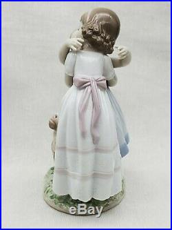 Cute Lladro Porcelain Figurine 8046 Give Me A Hug Girls Hugging & Dog Ret $550