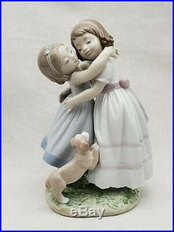 Cute Lladro Porcelain Figurine 8046 Give Me A Hug Girls Hugging & Dog Ret $550