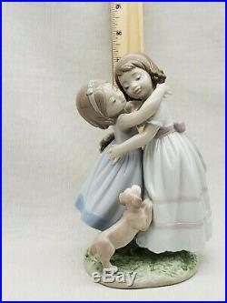 Cute Lladro Porcelain Figurine 8046 Give Me A Hug Girls Hugging & Dog Ret $550