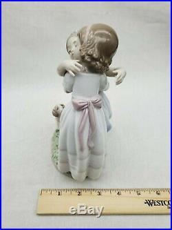 Cute Lladro Porcelain Figurine 8046 Give Me A Hug Girls Hugging & Dog Ret $550