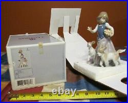 DELIGHTFUL LLADRO #5761 OUT FOR A ROMP GIRL & DOGS RETIRED-EXCELLENT withO. B