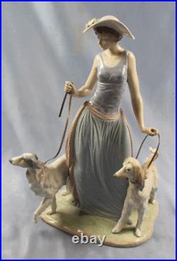 Dame mit Windhunden barsoi afghane porzellanfigur Lladro, figur hund dog