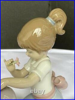 EUC Vtg Lladro 6862 Porcelain Figurine An Elegant Touch Girl Dog Hat with Box