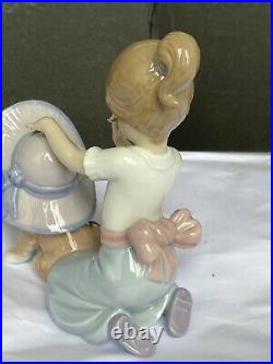 EUC Vtg Lladro 6862 Porcelain Figurine An Elegant Touch Girl Dog Hat with Box