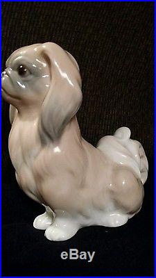 Early unmarked Pre-1960 Lladro Pekingese Dog Figurine