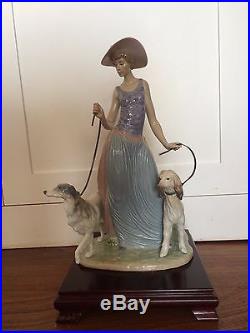 Elegant Promenade Woman With Dogs On Leash Figurine By Lladro #5802 Mint