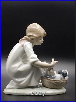 Excellent Vintage Lladro Joy In Basket Girl With Puppies Glossy Figurine Statue