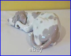 Exhausted Lladro #1067 Old Dog Tired Blood Hound Dog-retired-excellent/mint