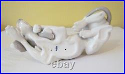 Exhausted Lladro #1067 Old Dog Tired Blood Hound Dog-retired-excellent/mint
