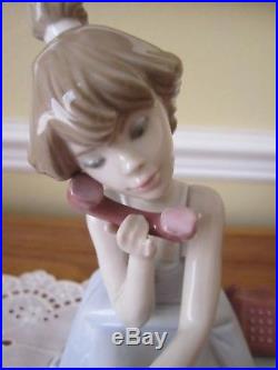FABULOUS Lladro Figurine CHIT CHAT GIRL ON PHONE WITH DOG #5466 Retired Mint