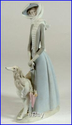 Figurine sculpture lladro lady with dog girl dog lladro. 4594