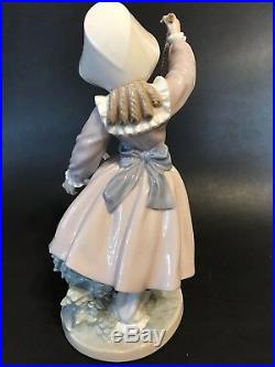 Fine LLADRO #5078 Teasing the Dog Girl with Moving Ball Porcelain Figure Perfect