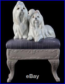 Glass LLADRO Figurine Looking Pretty Maltese Dogs On Ottoman Decoration