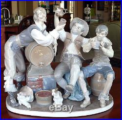 Huge Lladro Figural Group Figurine 4956 Happy Tavern Drinkers + Vagabond Dog