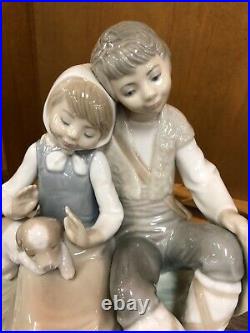 KK136 Lladro Boy and Girl Sitting with Dog Friendship Hermanitos With Box