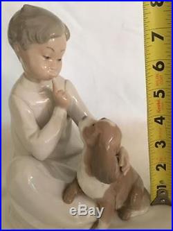 LARGE LLadro SPAIN SITTING Short Haired GIRL in NIGHTGOWN Quieting DOG FIGURINE