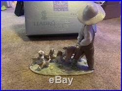LITTLE EXPLORERS BOY WITH PUPPY DOGS LLADRO PORCELAIN 6828 New
