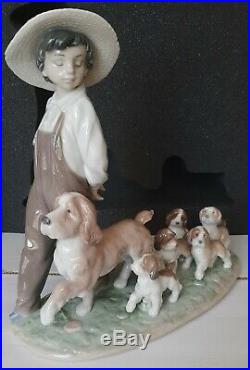 LITTLE EXPLORERS BOY WITH PUPPY DOGS LLADRO PORCELAIN 6828 USED WithBOX