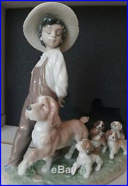 LITTLE EXPLORERS BOY WITH PUPPY DOGS LLADRO PORCELAIN 6828 USED WithBOX