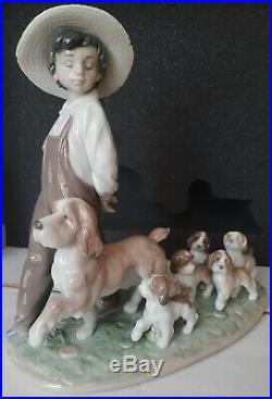 LITTLE EXPLORERS BOY WITH PUPPY DOGS LLADRO PORCELAIN 6828 USED WithBOX