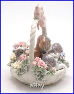 LLADRO 1441 A LITTER OF LOVE DOGS & PUPPIES In BASKET