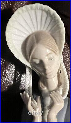 LLADRO 1537 Stepping Out! Retired! See Description! Original Grey Box! Rare