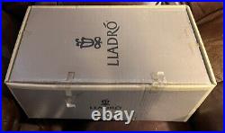 LLADRO 1537 Stepping Out! Retired! See Description! Original Grey Box! Rare