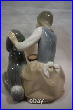 LLADRO 1980 CHOW TIME Girl Feeding Dog 7 Figurine Signed on Bottom (v0822J)