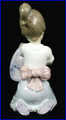 LLADRO 2001 Porcelain AN ELEGANT TOUCH Girl and Dog Figurine 6862