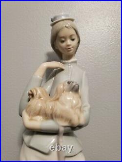 LLADRO 4893 A Walk With The Dog Lady with Umbrella & Dog 15 Figure EXCELLENT