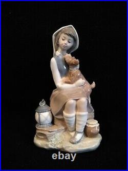 LLADRO #4910 Girl Sitting with Dog and Lantern Glossy with Original Box