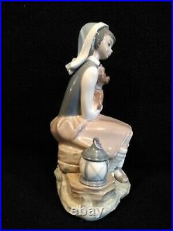 LLADRO #4910 Girl Sitting with Dog and Lantern Glossy with Original Box