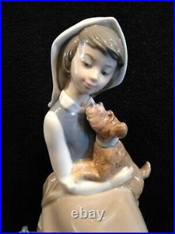 LLADRO #4910 Girl Sitting with Dog and Lantern Glossy with Original Box