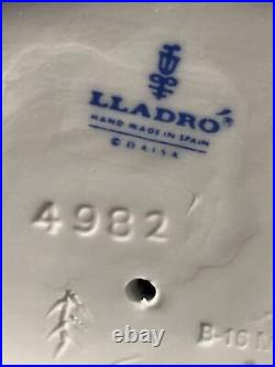 LLADRO 4982 Naughty Dog Retired Mint Condition! Vintage Perrito Faldon Daisa